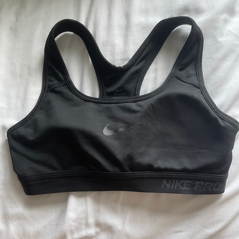 Black Nike pro sports bra